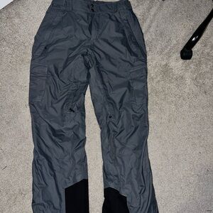 Columbia Omni-Tech insulated snow pants in gray with black scuff guards